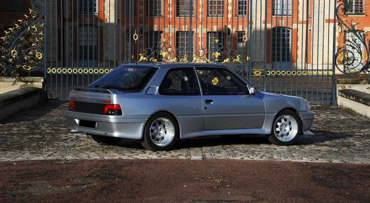 aux enchères, une peugeot 309 rarissime s'adjuge pour 50000 euros.