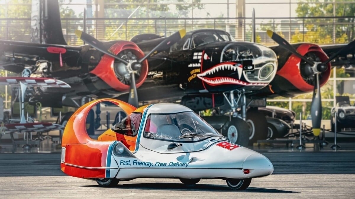 livraison révolutionnaire de pizza : tritan a2 aerocar dans les