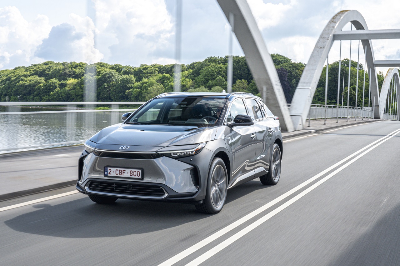 toyota et le g7 s'unissent pour verdir les taxis :
