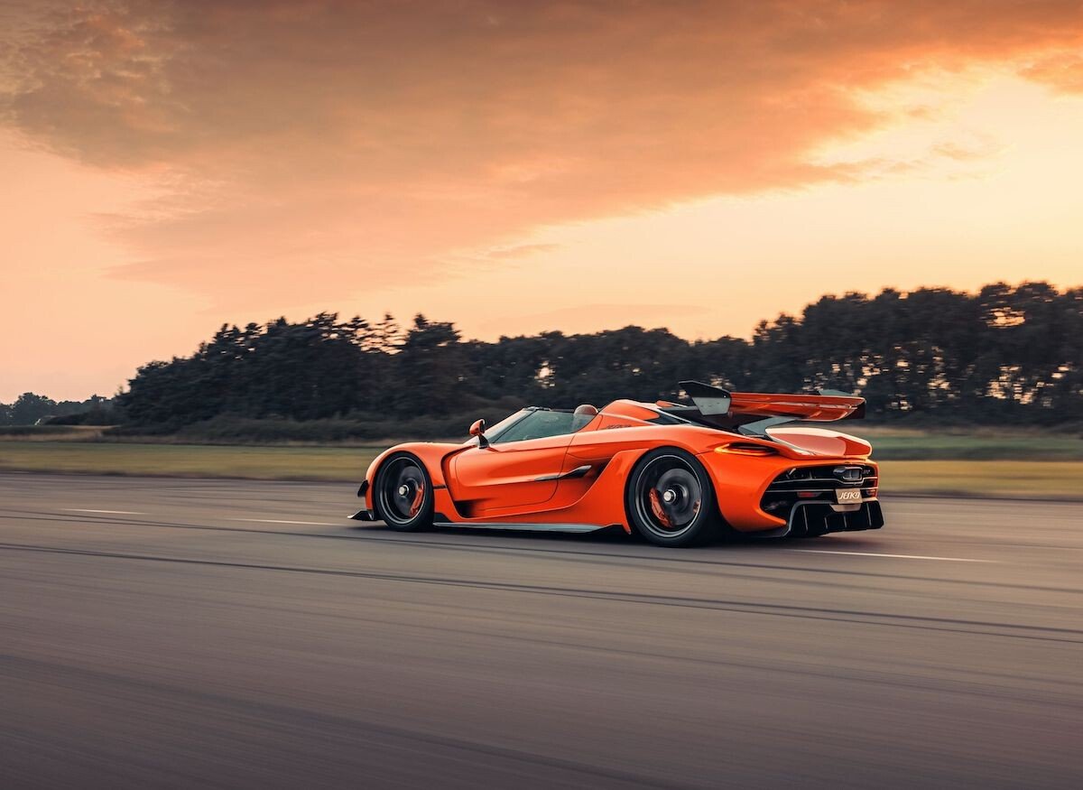 accidentellement, la koenigsegg jesko bat le record du tour sur