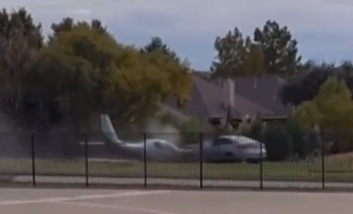 collision entre un avion et une voiture : un événement