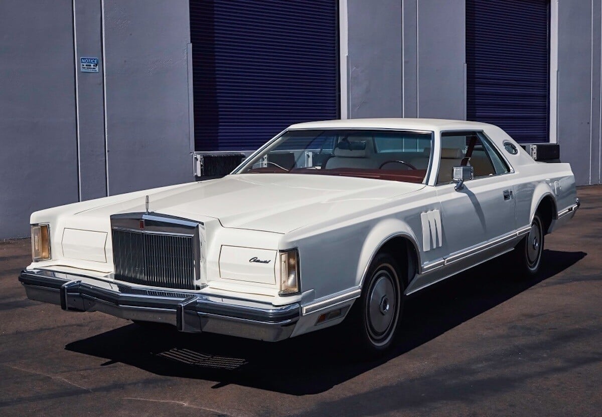 enchères : la lincoln continental d'elvis presley mise en vente