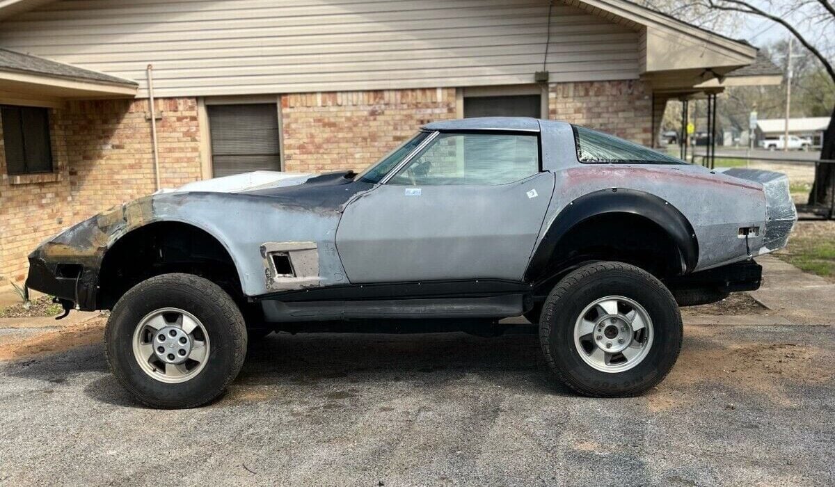 la combinaison d'une corvette et d'un 4x4 dans ce projet