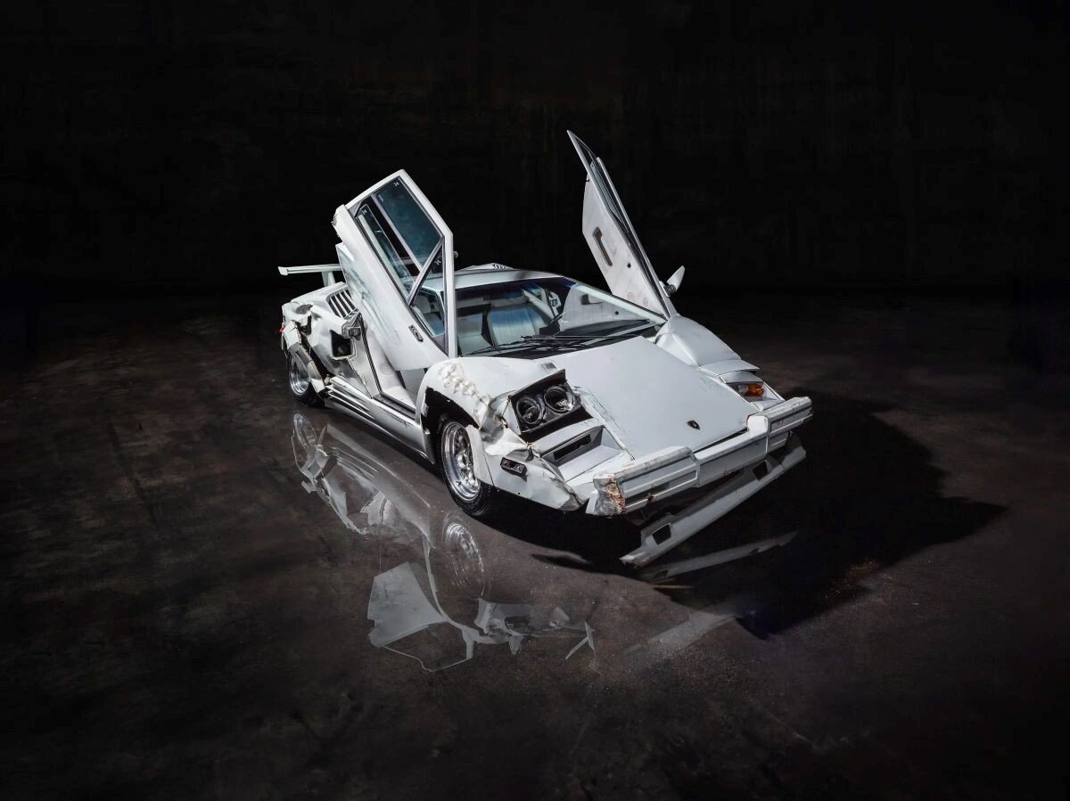 la lamborghini countach accidentée du loup de wall street est