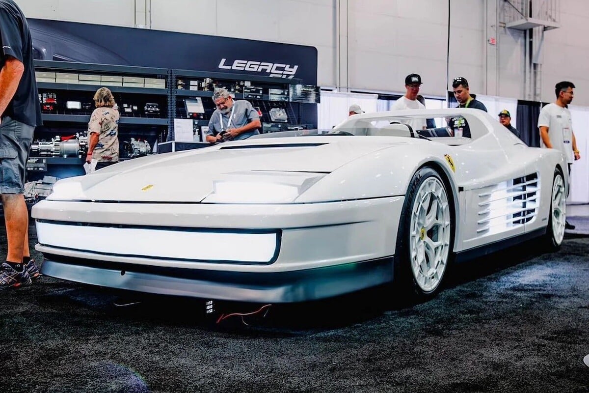 polémique au sema show sur une ferrari testarossa électrique