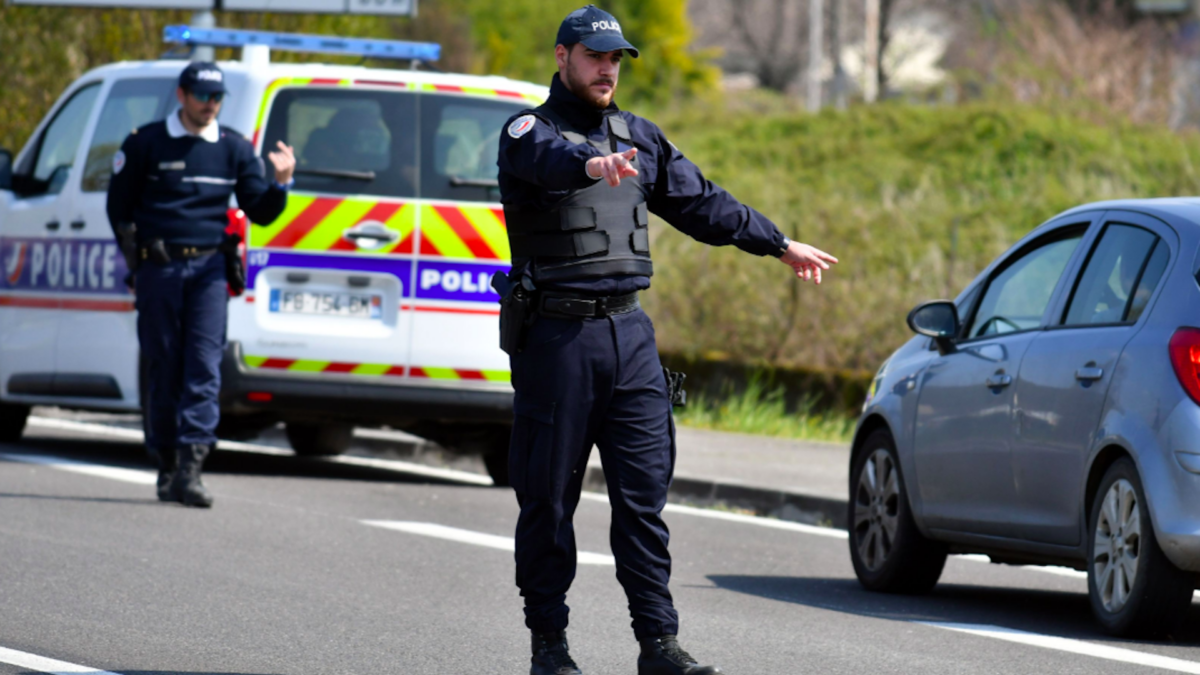refus d'obtempérer : ivre en garde à vue, il affirme