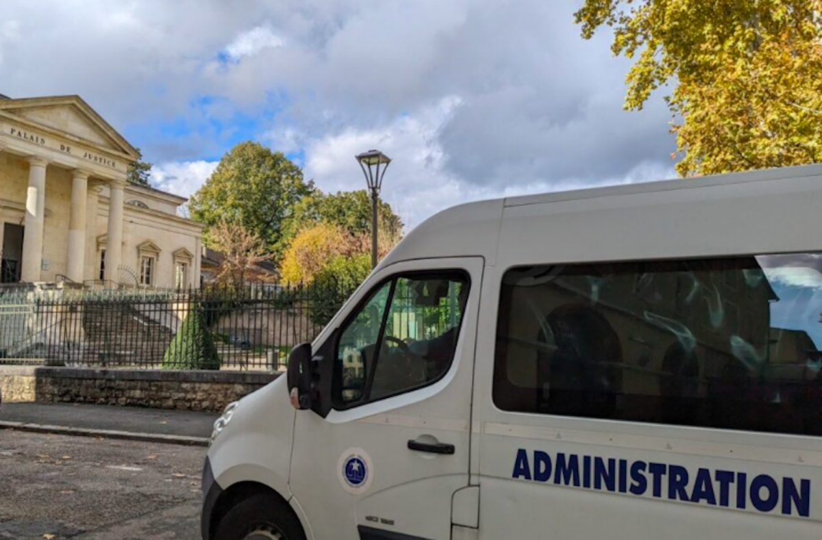 un conducteur ivre et sans assurance donne le volant à