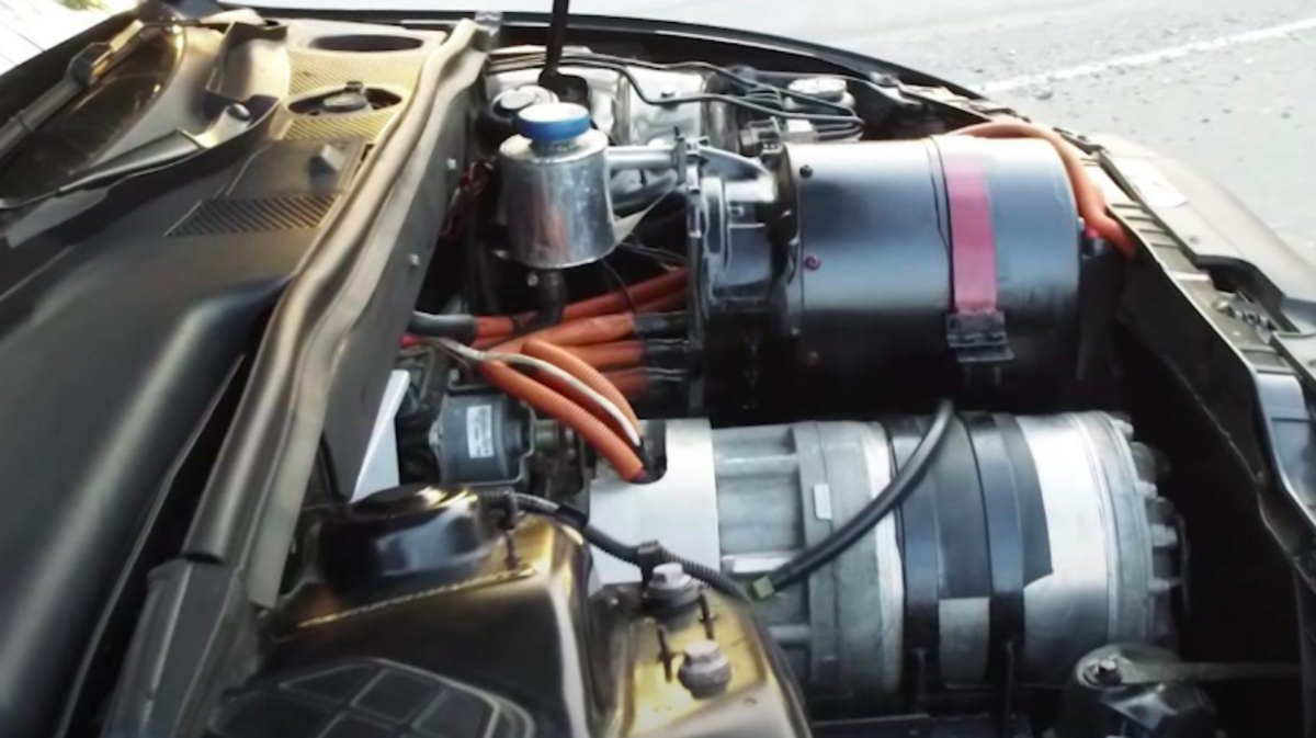 certains constructeurs intègrent des bruits de moteur dans les voitures