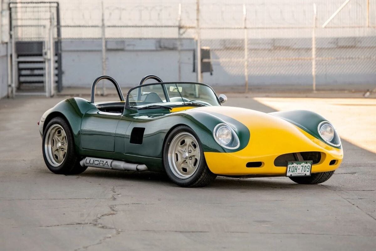 un modèle de supercar construit par lui même file à plus