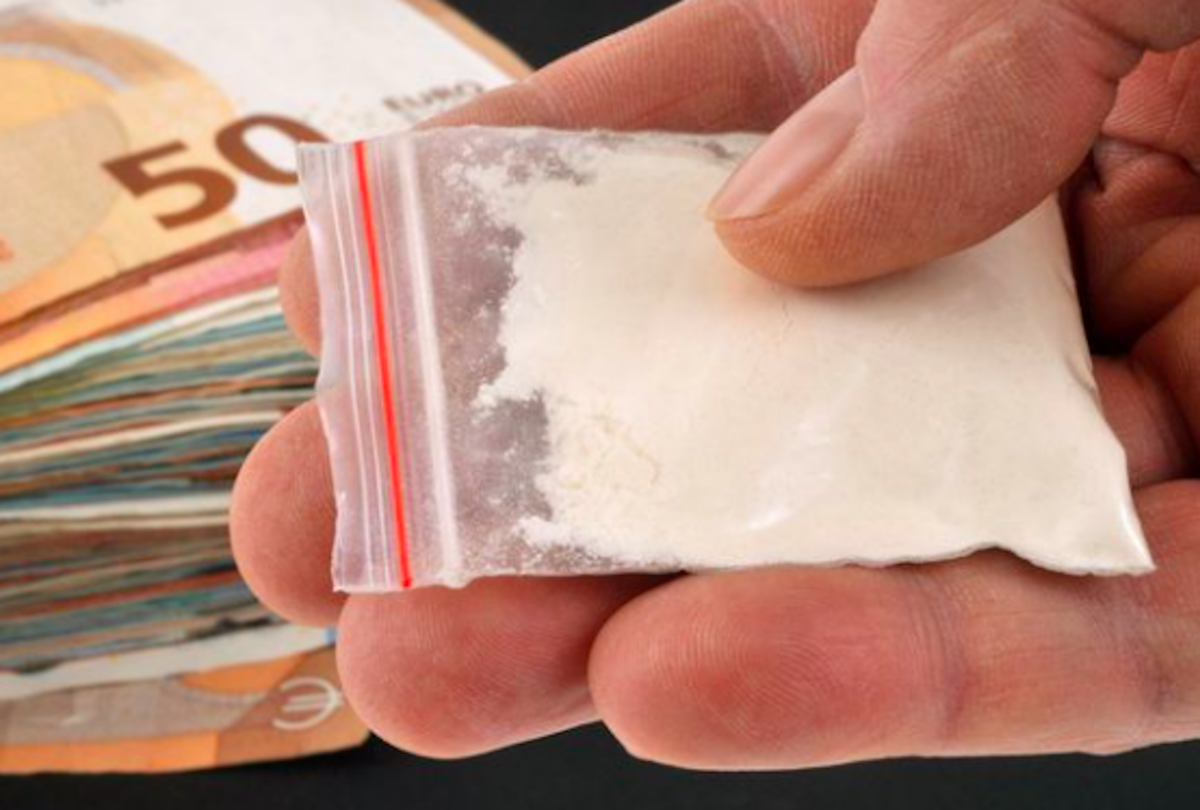 voiture en piteux état transportait 1 kilo d'héroïne