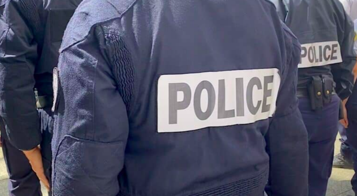 braquage par de faux policiers armés : sa voiture dérobée