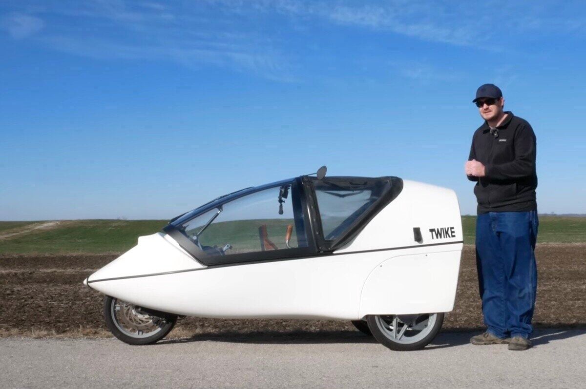 cette voiture atteint les 80 km/h grâce à des pédales