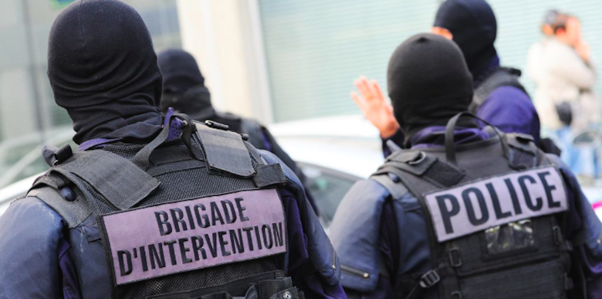 drogue et armes découvertes chez un homme interpellé par la