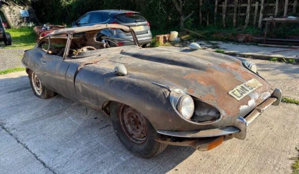 jaguar abandonnée depuis 50 ans à vendre, malgré son état