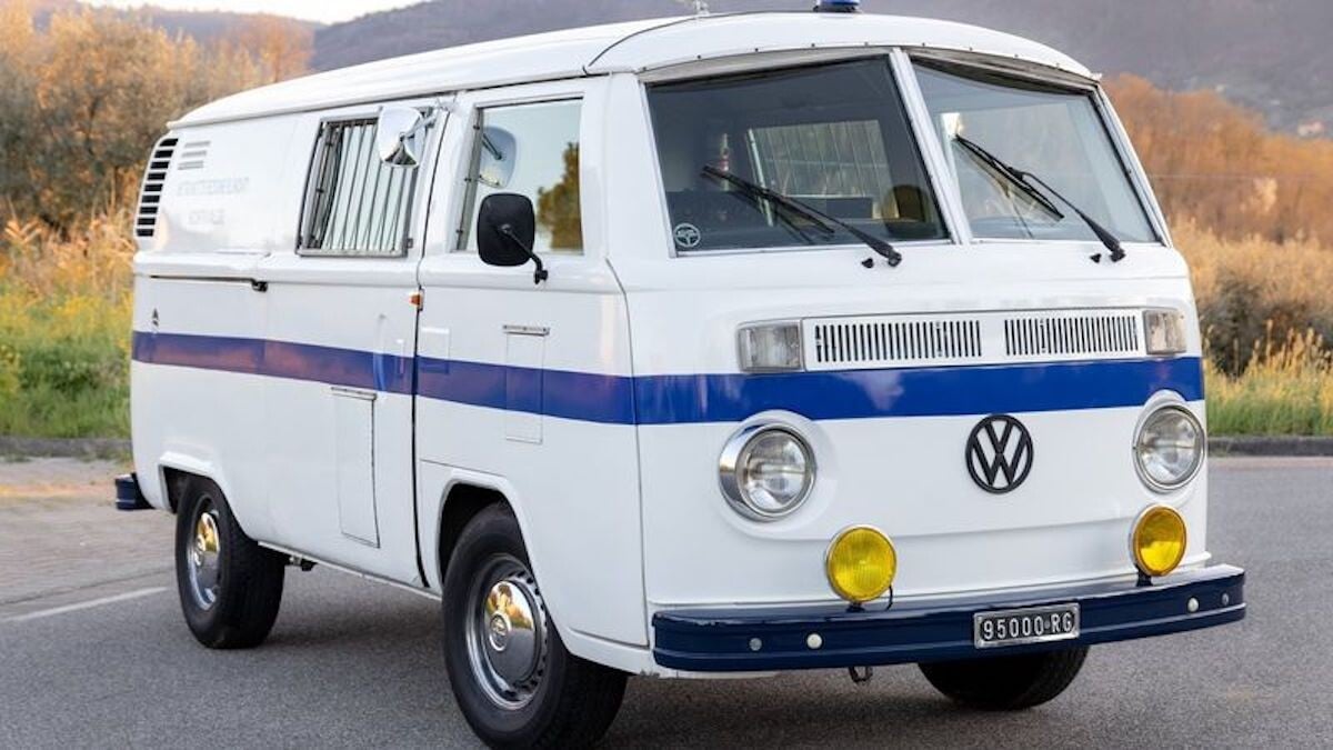 transformation d'un volkswagen t2 en véhicule blindé pour le transport