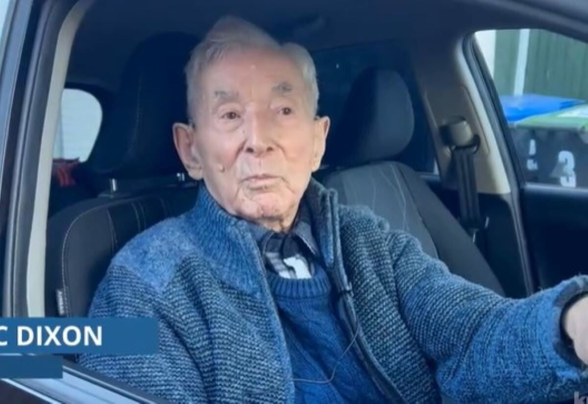 un centenaire conduit toujours, une incroyable histoire de longévité au