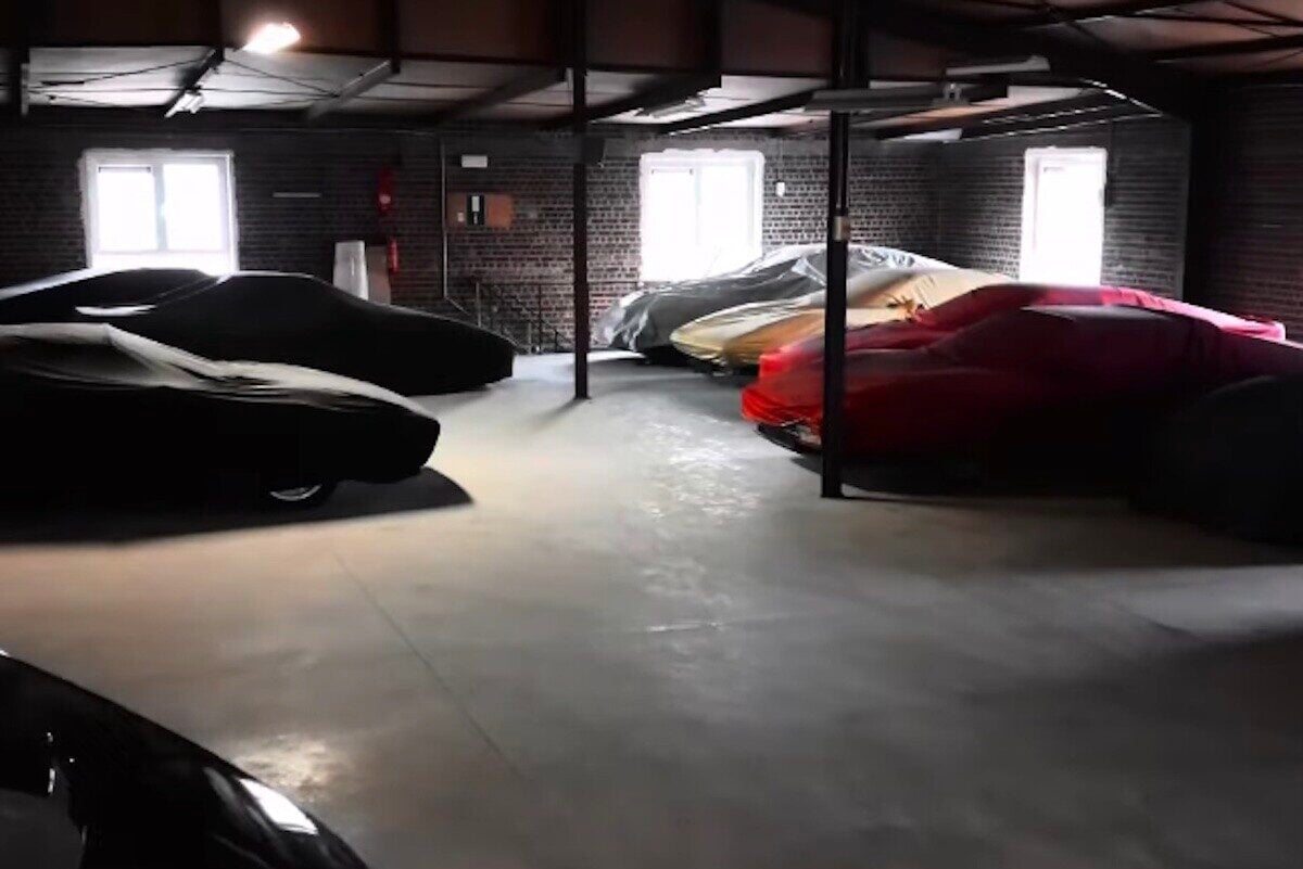 vente d'une collection abandonnée de porsche et ferrari après 10