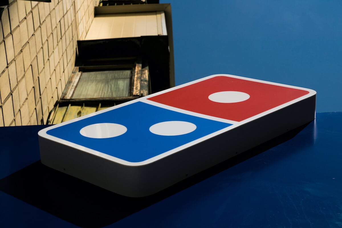 desodorisants pour voiture aux odeurs de pepperoni proposés par domino's