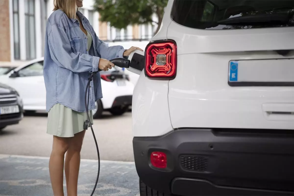 meilleures-voitures-electriques-2025-longs-trajets