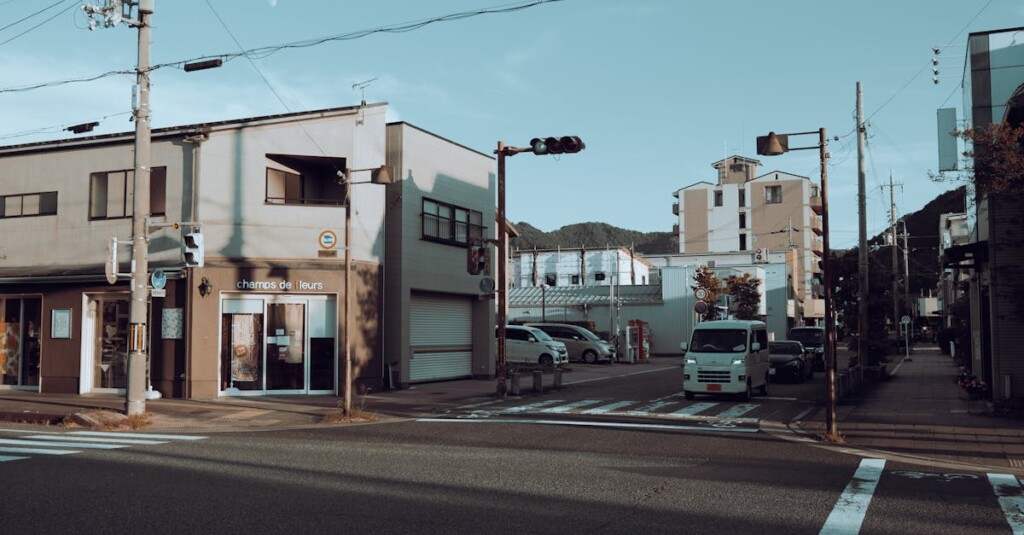 comparez les assurances auto les moins chères par région et trouvez la meilleure offre adaptée à votre localisation pour économiser sur votre prime d'assurance.