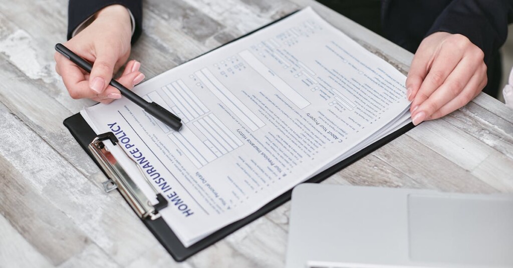 modifier un contrat d'assurance auto facilement : découvrez les étapes pour ajuster votre couverture selon vos besoins.